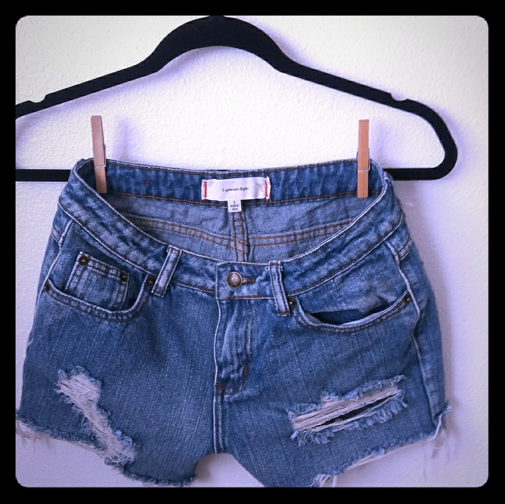 Signature eight Jean shorts